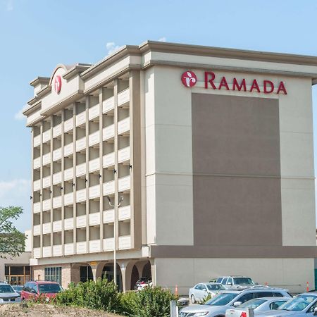 Отель Ramada By Wyndham Edmonton South Экстерьер фото