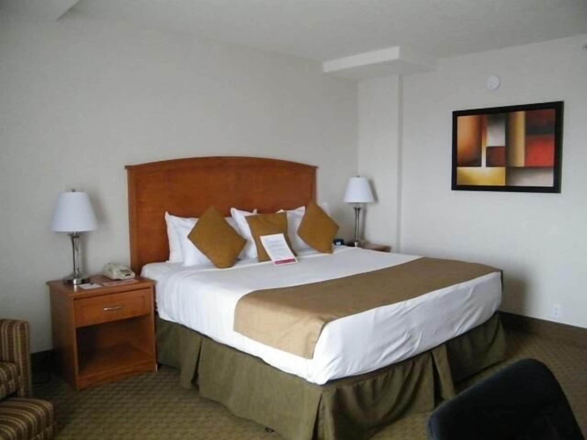 Отель Ramada By Wyndham Edmonton South Экстерьер фото