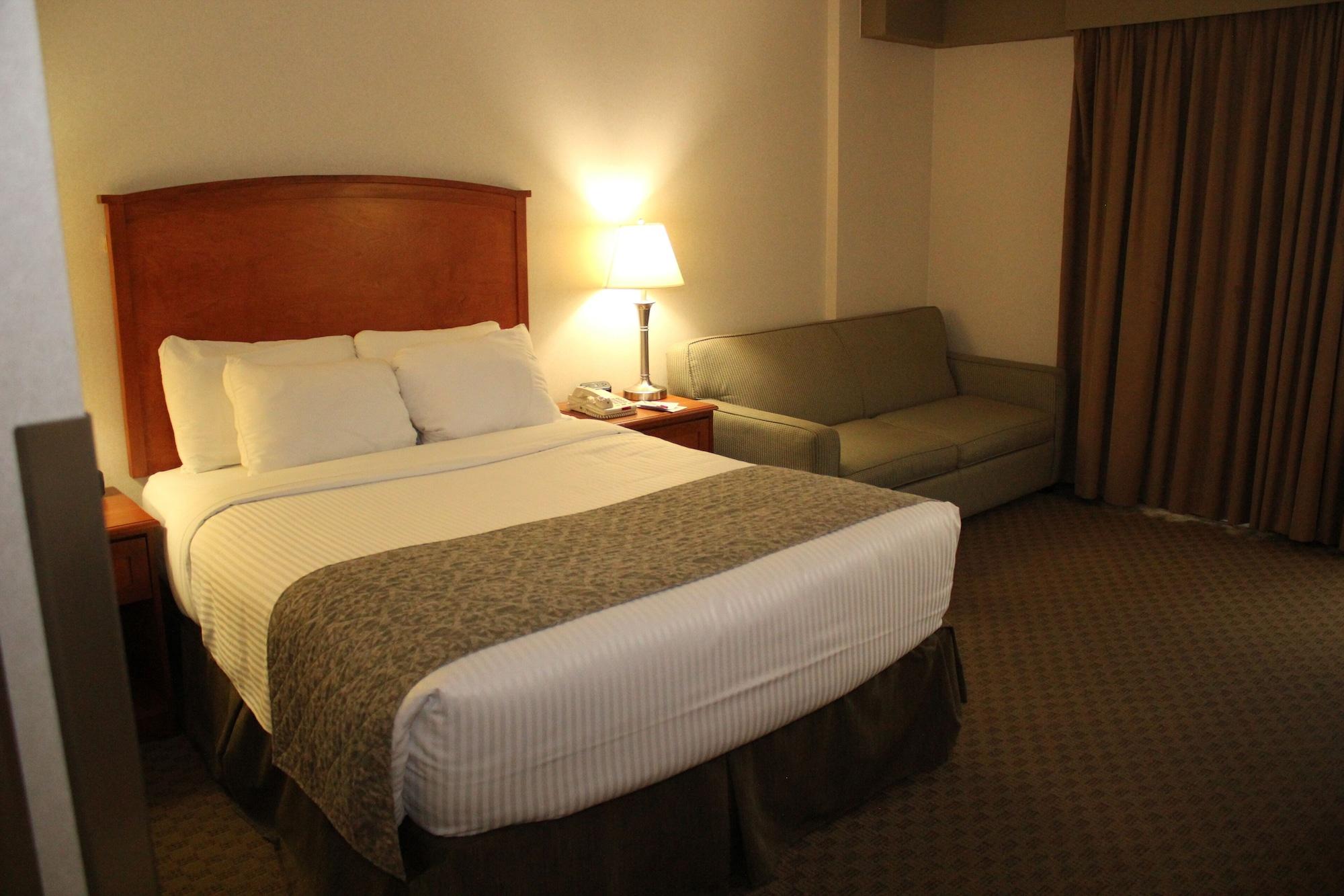 Отель Ramada By Wyndham Edmonton South Экстерьер фото