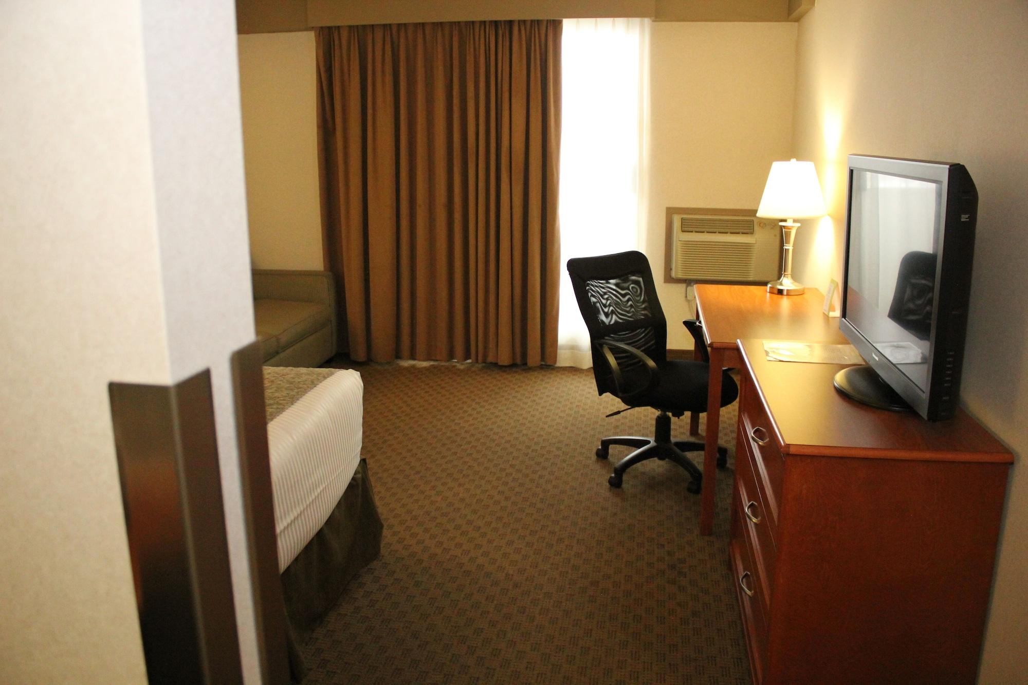 Отель Ramada By Wyndham Edmonton South Экстерьер фото