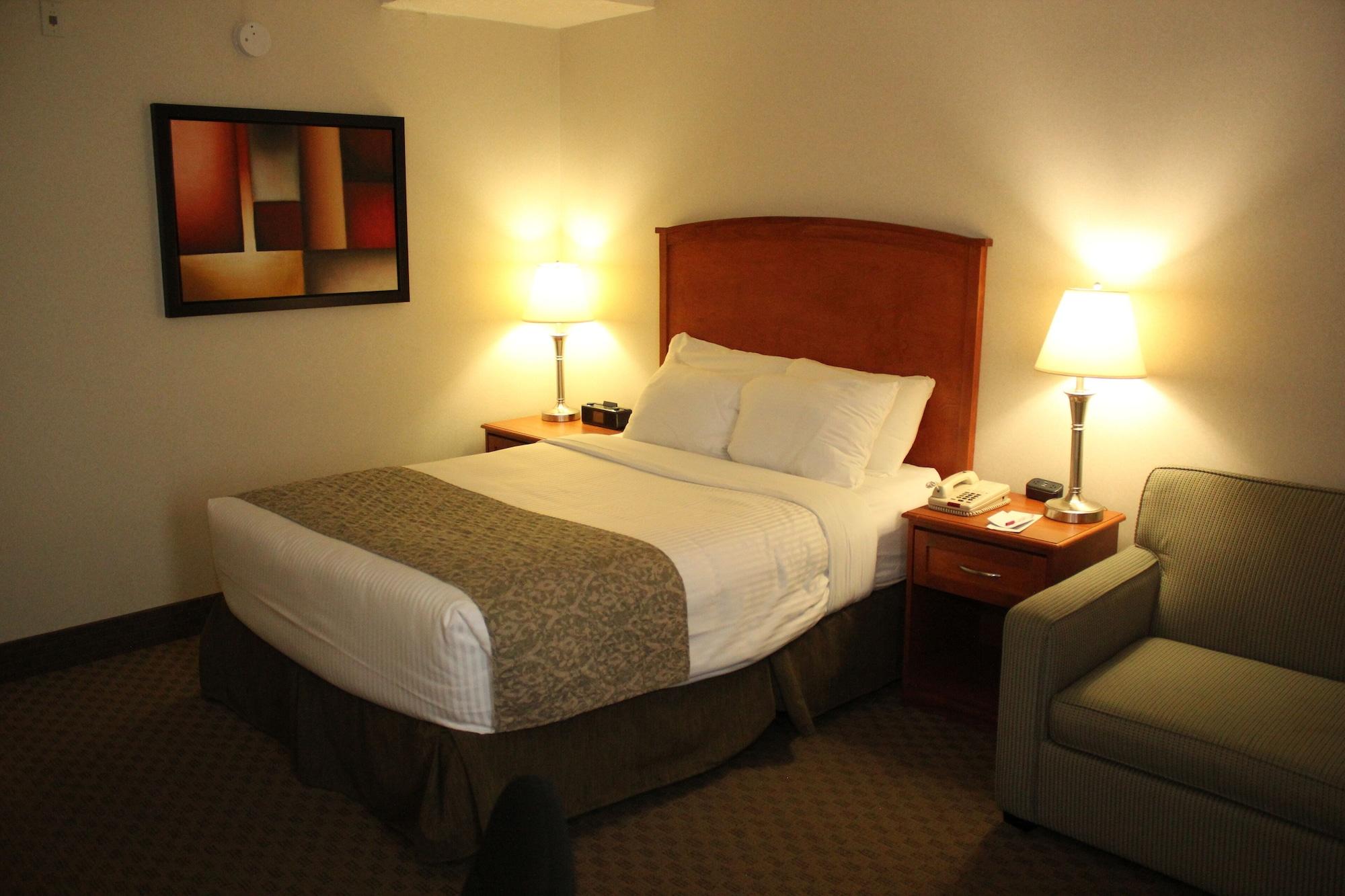 Отель Ramada By Wyndham Edmonton South Экстерьер фото