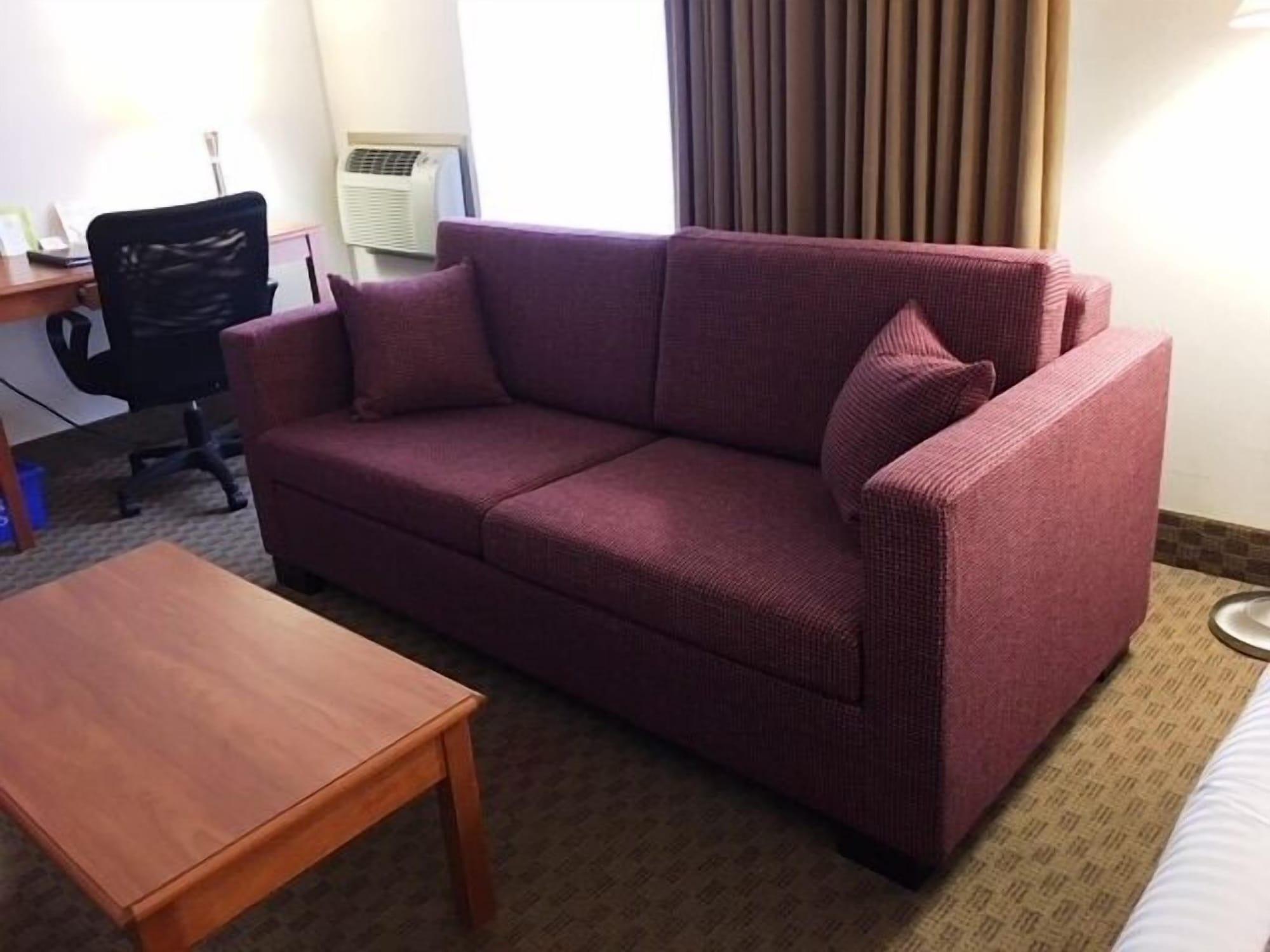 Отель Ramada By Wyndham Edmonton South Экстерьер фото