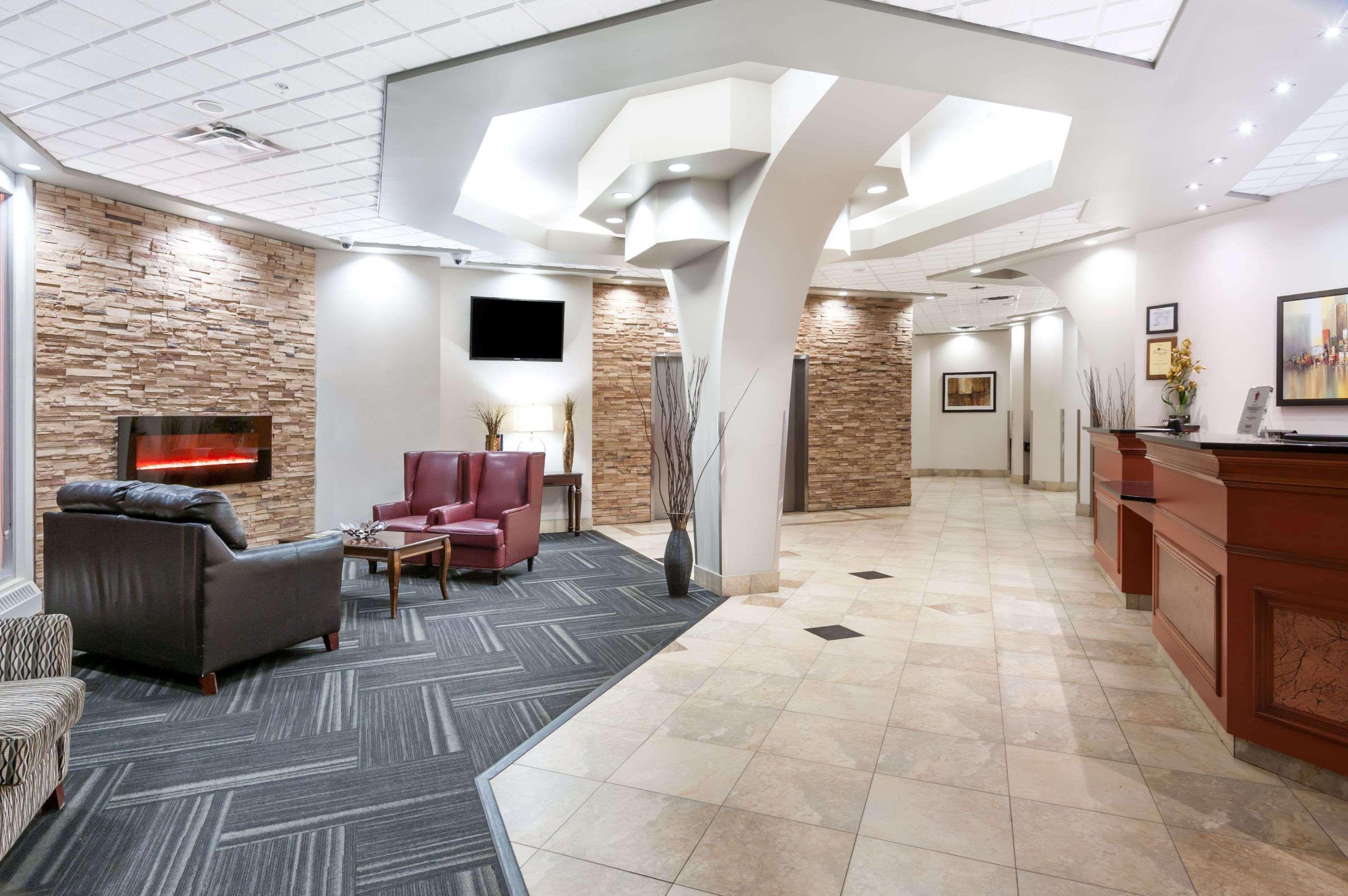Отель Ramada By Wyndham Edmonton South Экстерьер фото