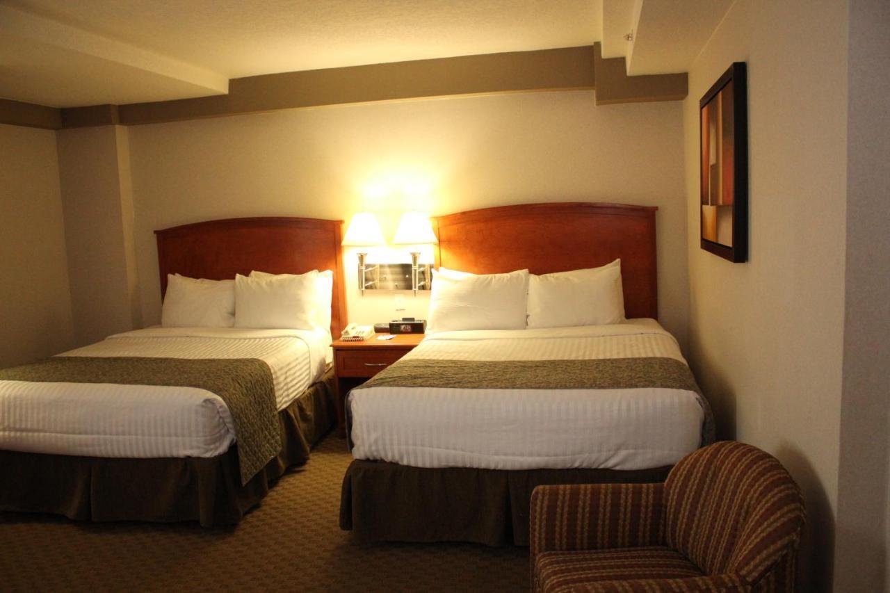 Отель Ramada By Wyndham Edmonton South Экстерьер фото